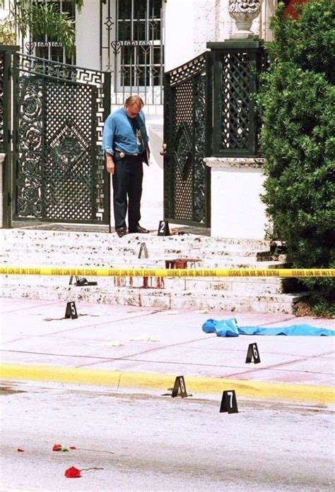 ciuccio della versace|gianni versace murder scene.